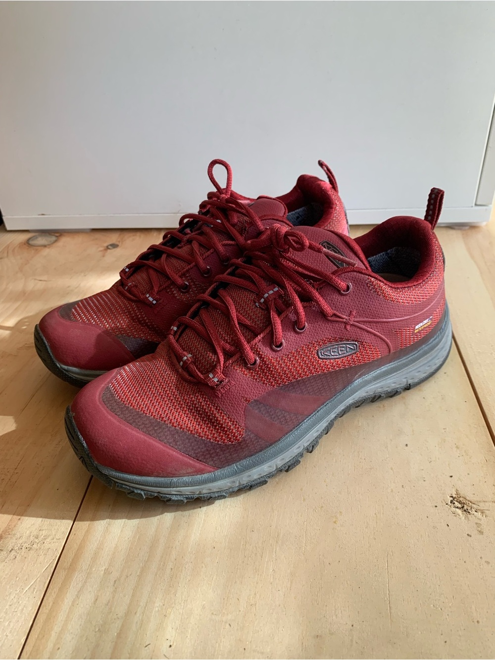 KEEN women’s Red Trail Sneakers